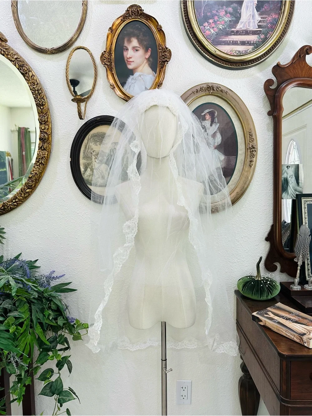 Classic White Lace Bridal Veil with Scalloped Edging